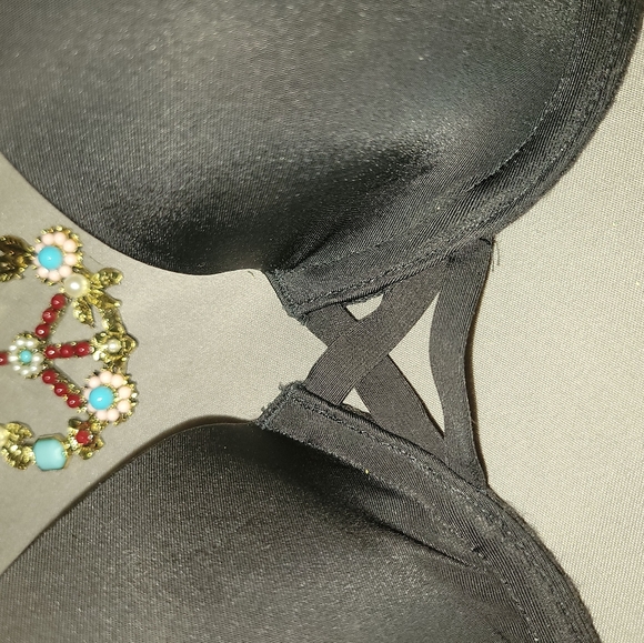 Victoria's Secret Bra - Picture 7 of 12